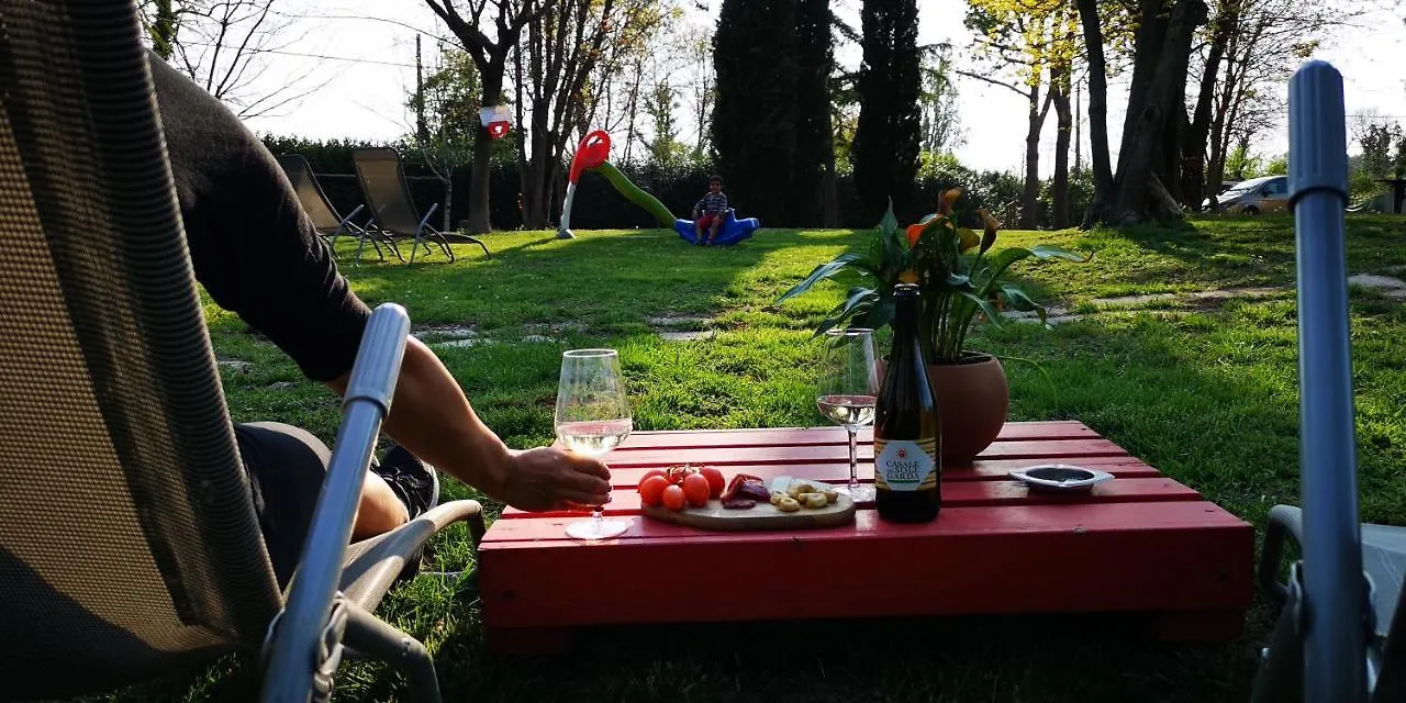 Bed and Breakfast Casale del Sole Garda Monzambano 0*,  Italia